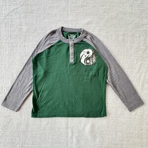 Chaser Green & Gray Yin Yang Graphic Raglan Henley Tee GUC 6